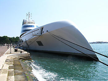 Who buys the most extravagant yacht in the world? - Nauticfan the maritime portal